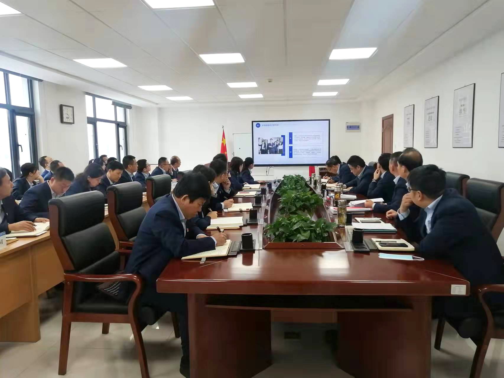 星空入口-星空入口(中国)
召开党委理论学习中心组集体学习会议(图2)